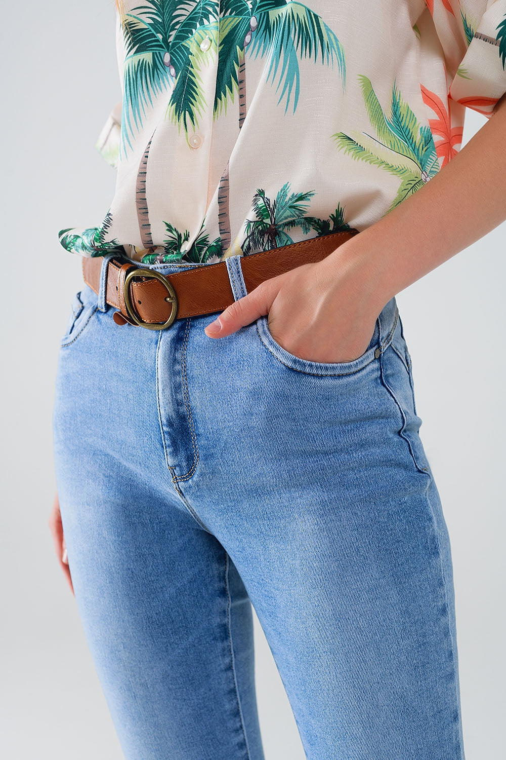 Regular Waist super Skinny Jeans in Light Wash with 5 pockets - Denim