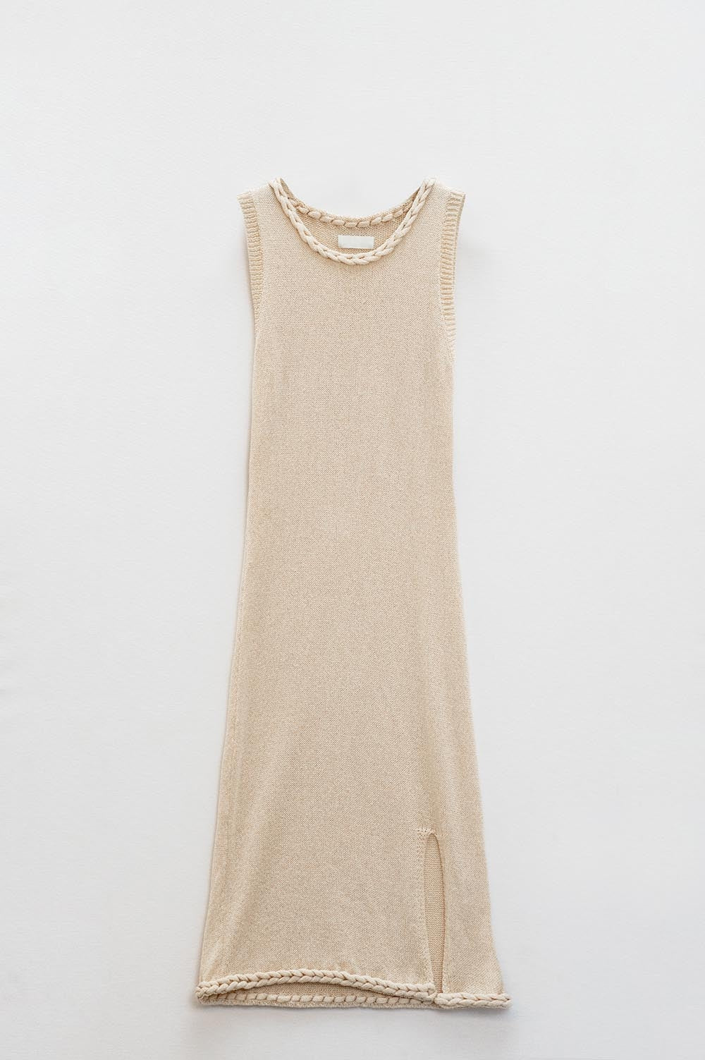 Robe midi en maille à détail tressé de couleur beige