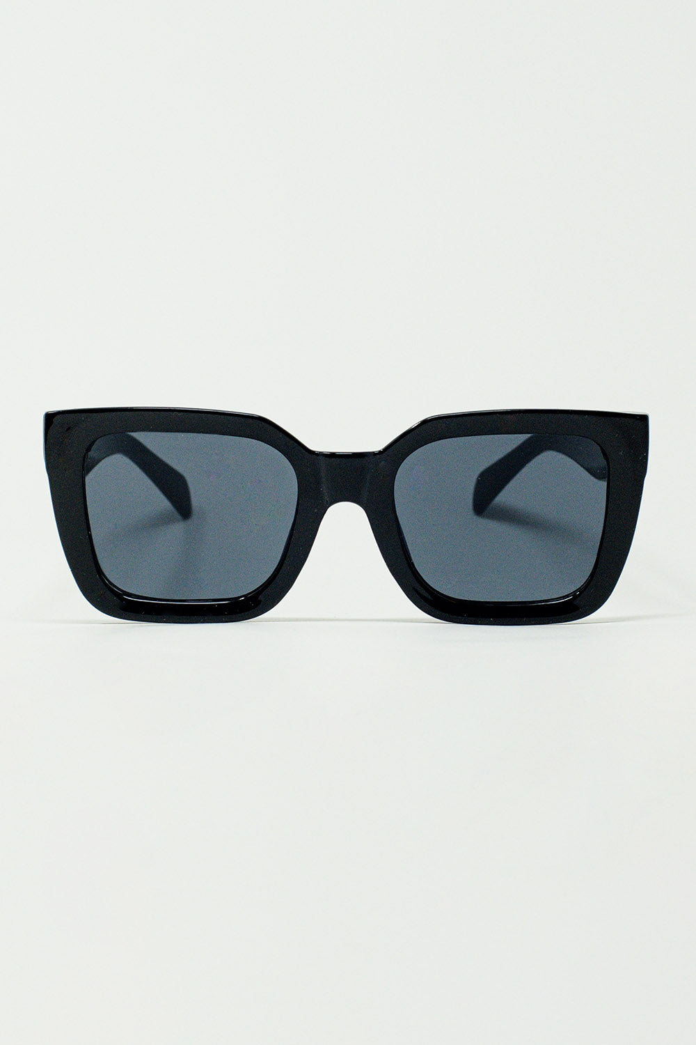 Squared Sunglasses With Dark Lenses in Black