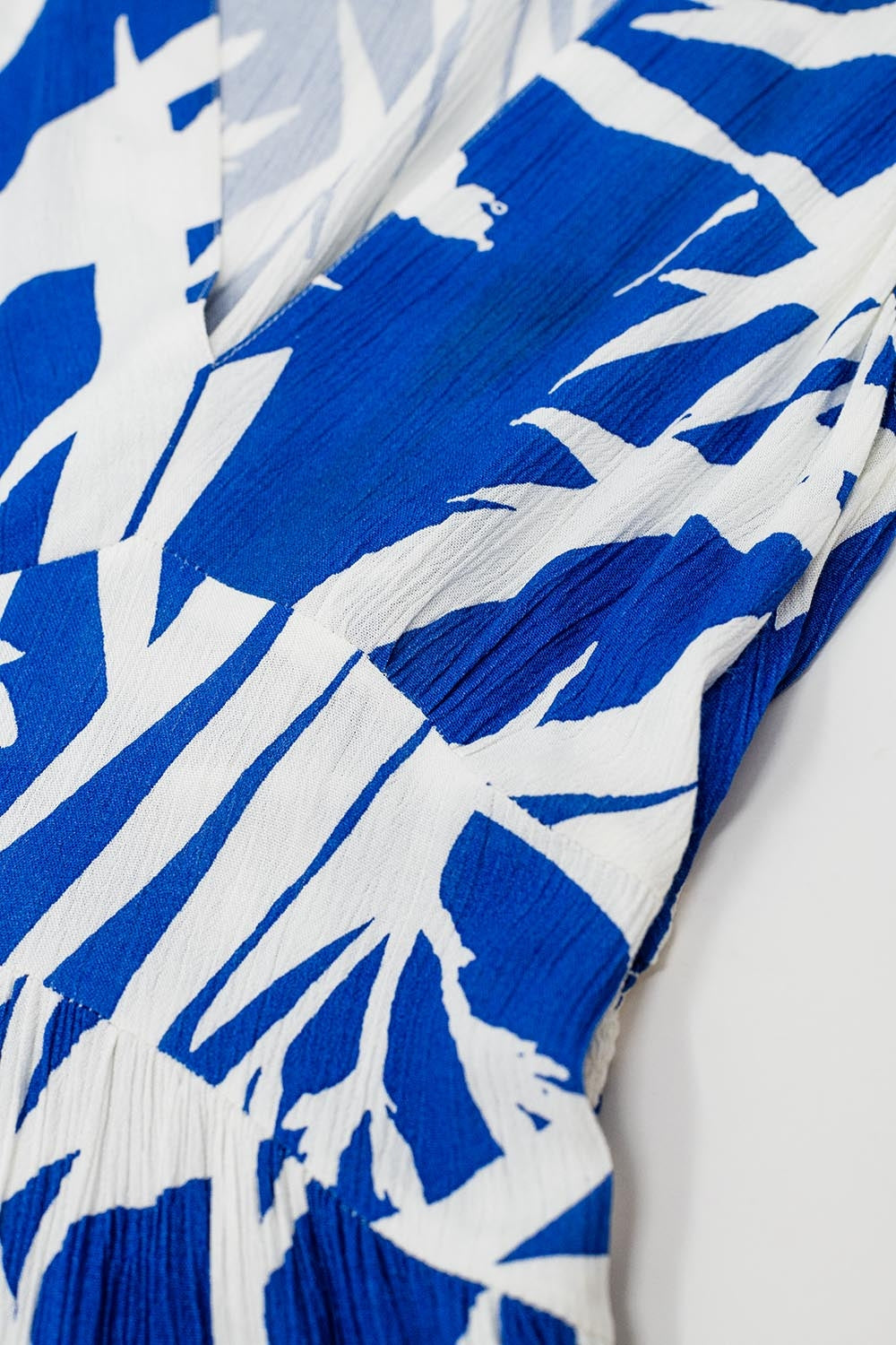 Maxi Tropical Print V-neck Dress With Slit in Blue - dress