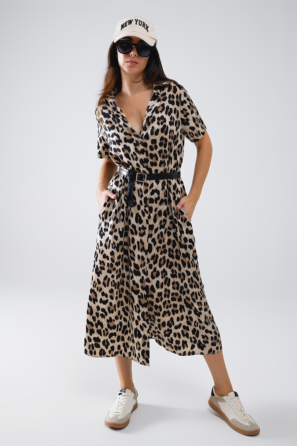 Robe midi chemise à manches courtes avec ceinture imprimé léopard