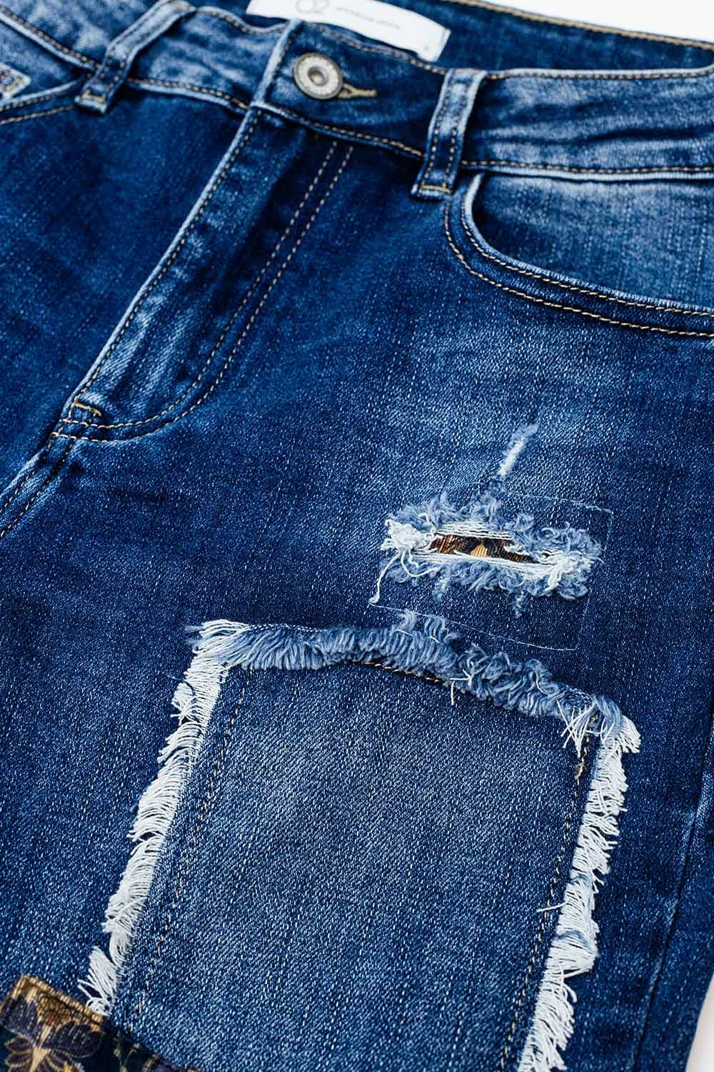 Loose blue jeans with subtle ripped design and patches - Denim
