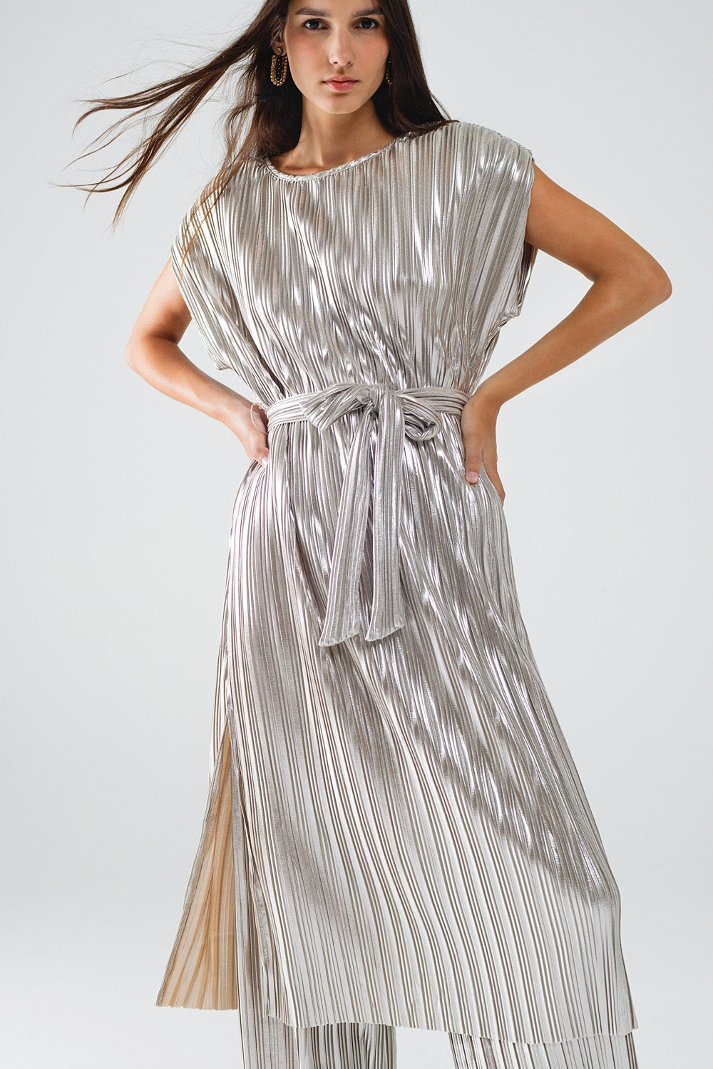 Silver Pleated Dress With Belt And Short Sleeves - dress