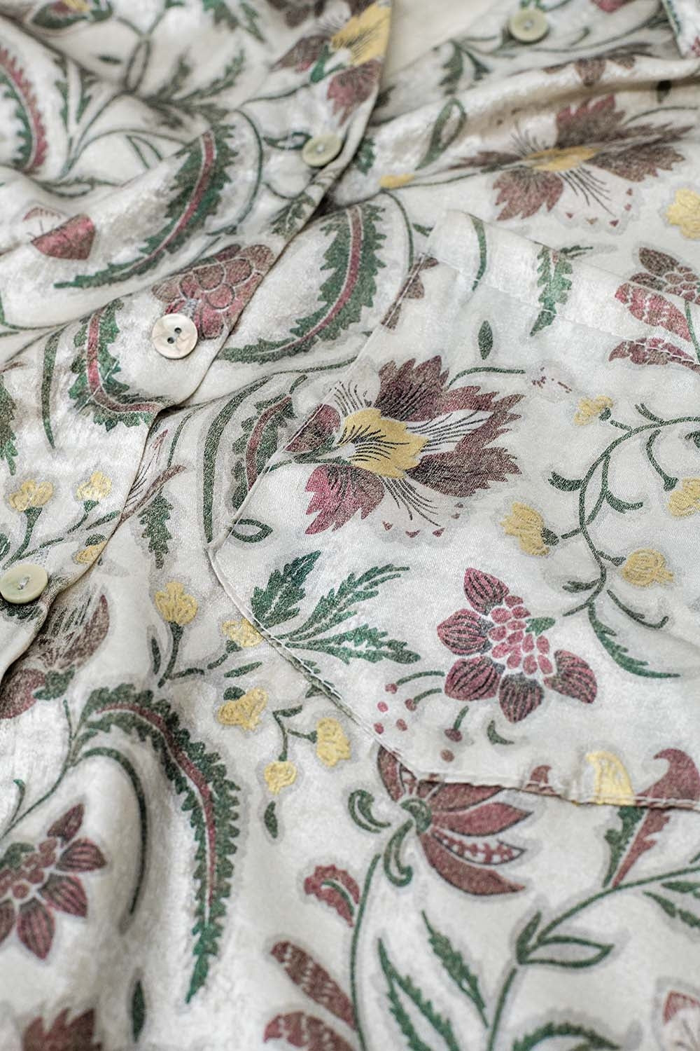 Satin blouse with flower print in grey - Shirts