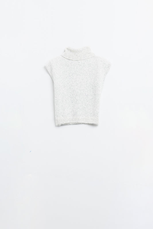 Cozy turtleneck sleeveless sweater in grey