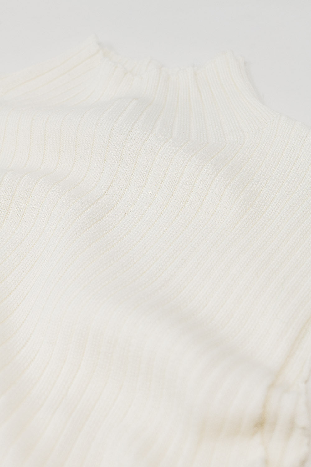 Sleeveless fine knit wool sweater in ecru - jumper