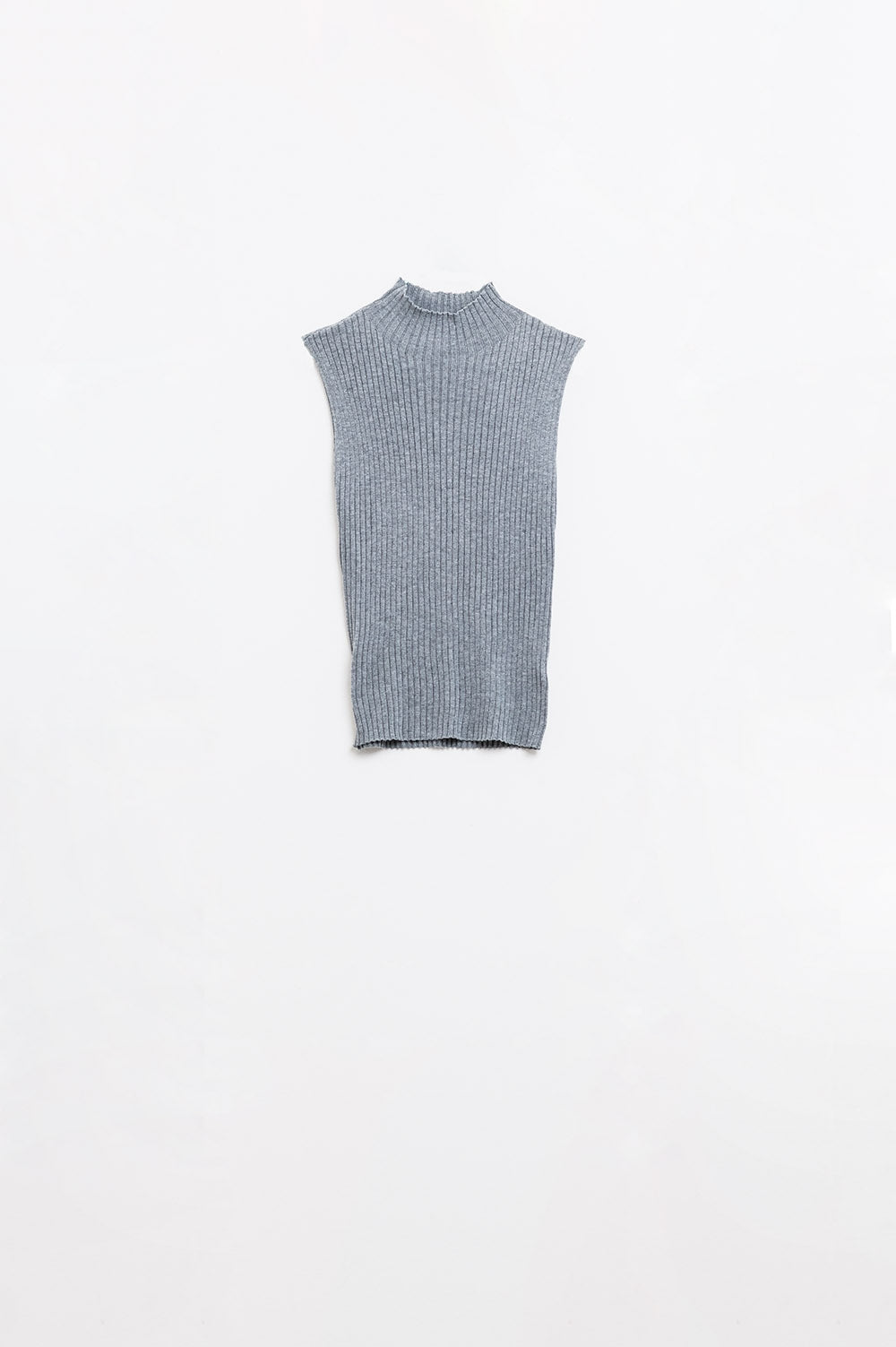 Sleeveless fine knit wool sweater in grey