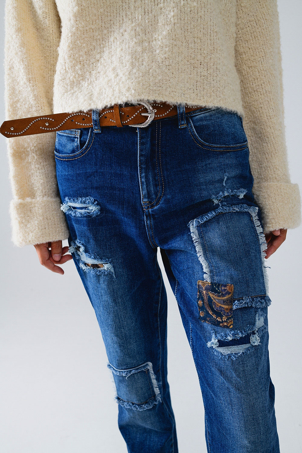Loose blue jeans with subtle ripped design and patches - Denim