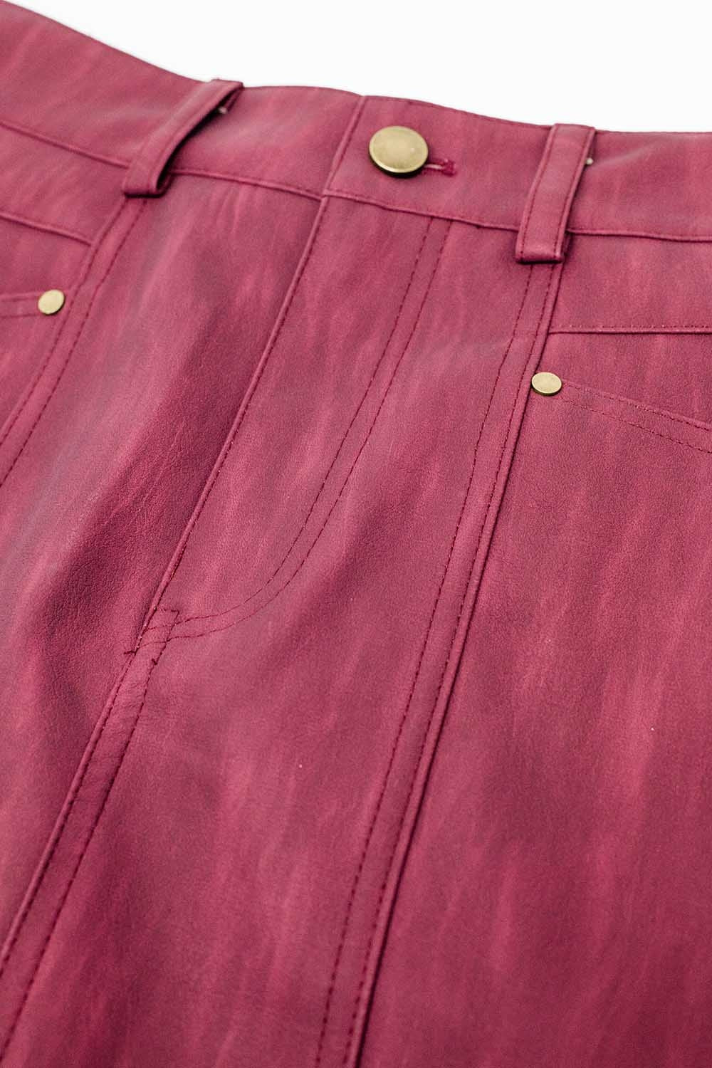 Straight mini skirt in burgundy with pockets