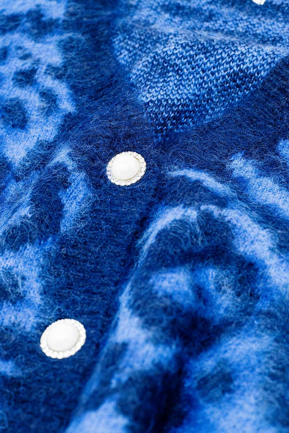 blue leopard print cardigan made of knitted fabric with wool