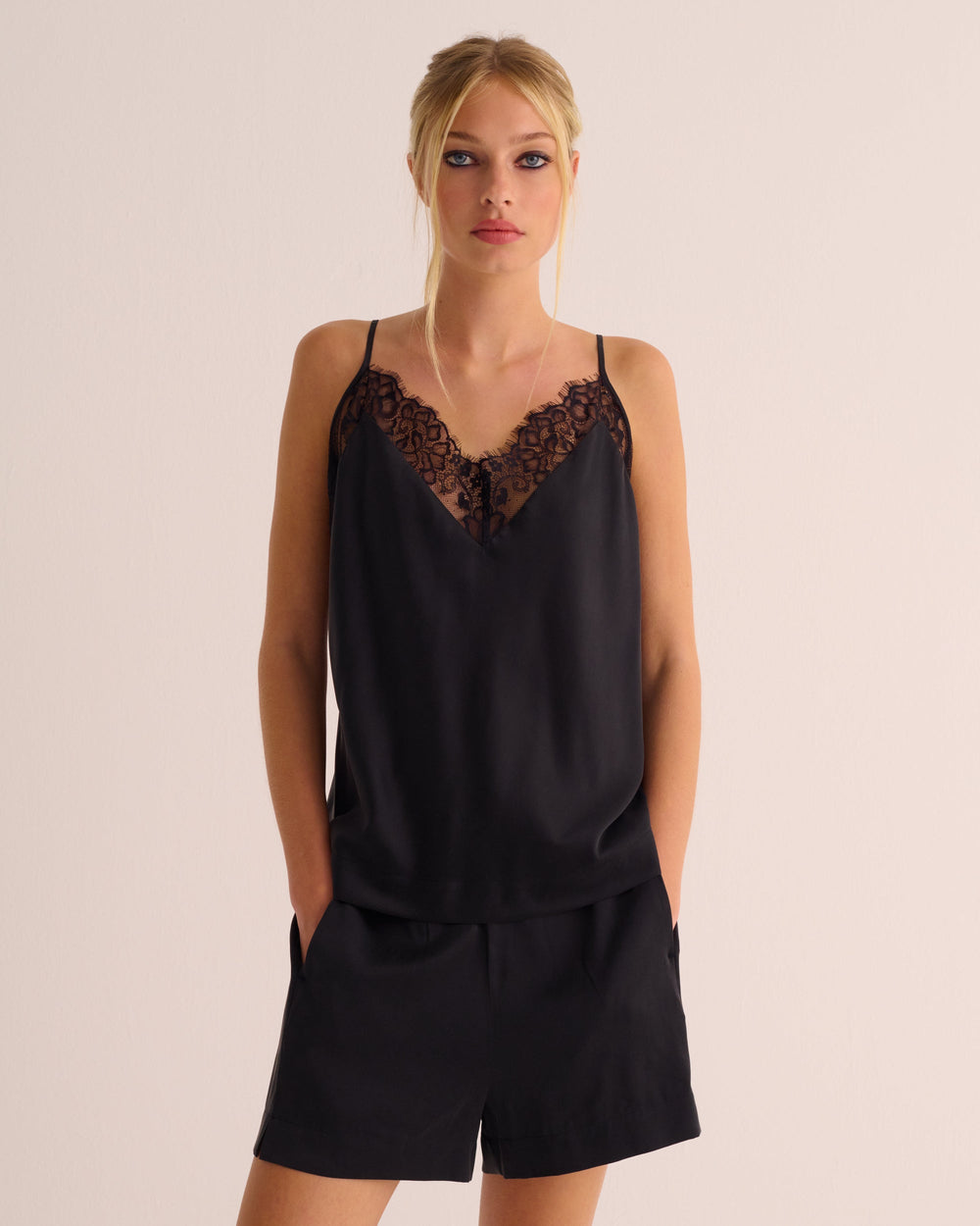 Camisola de Seda Elástica Orgânica e Renda Lavável Preta