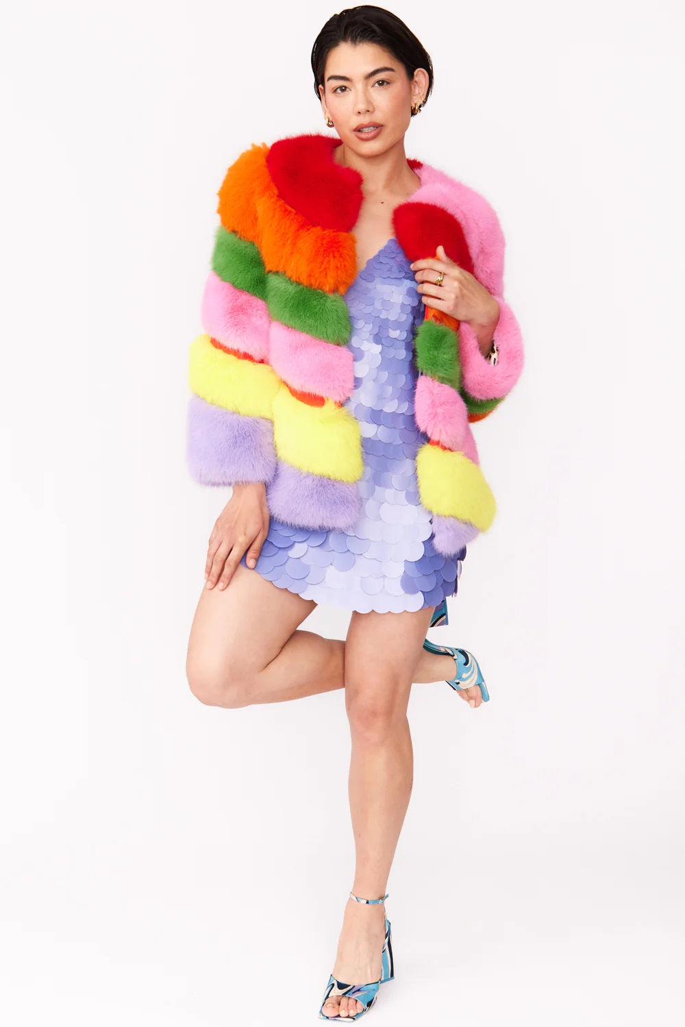 Manteau arc-en-ciel rayé en fausse fourrure Gaga