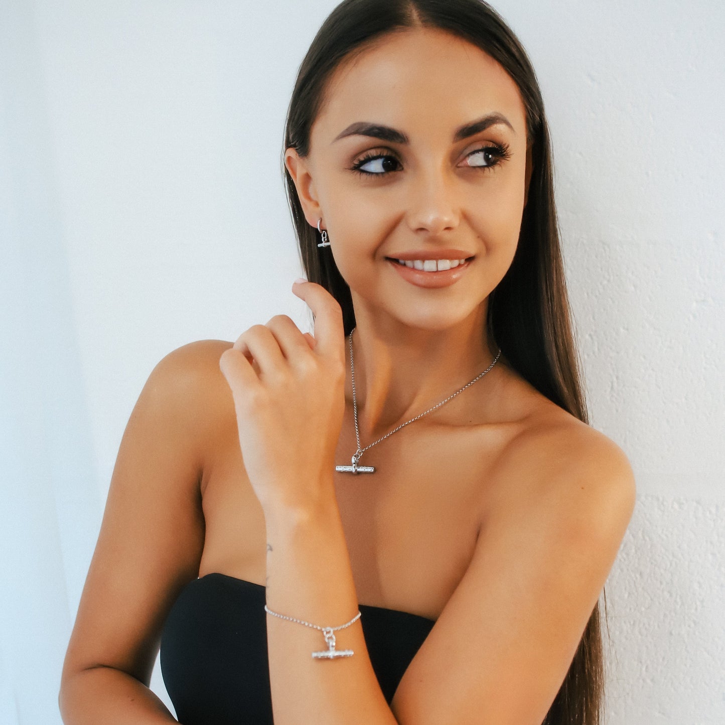 Wren T-Bar Necklace | 925 Sterling Silver - Necklace