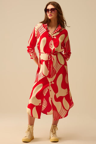 vestido com estampado abstrato e botões em vermelho
