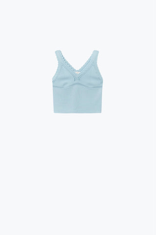 Blusa de malha canelada azul-bebé com decote em V recortado