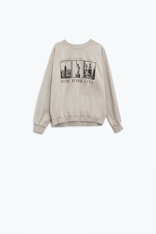 Beige long-sleeved sweatshirt with new york city printed - Sweaters