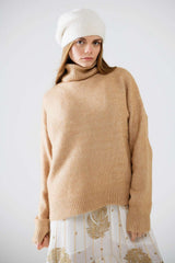 Pull col roulé beige à manches tombantes
