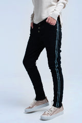 Black boyfriend jeans with buttons