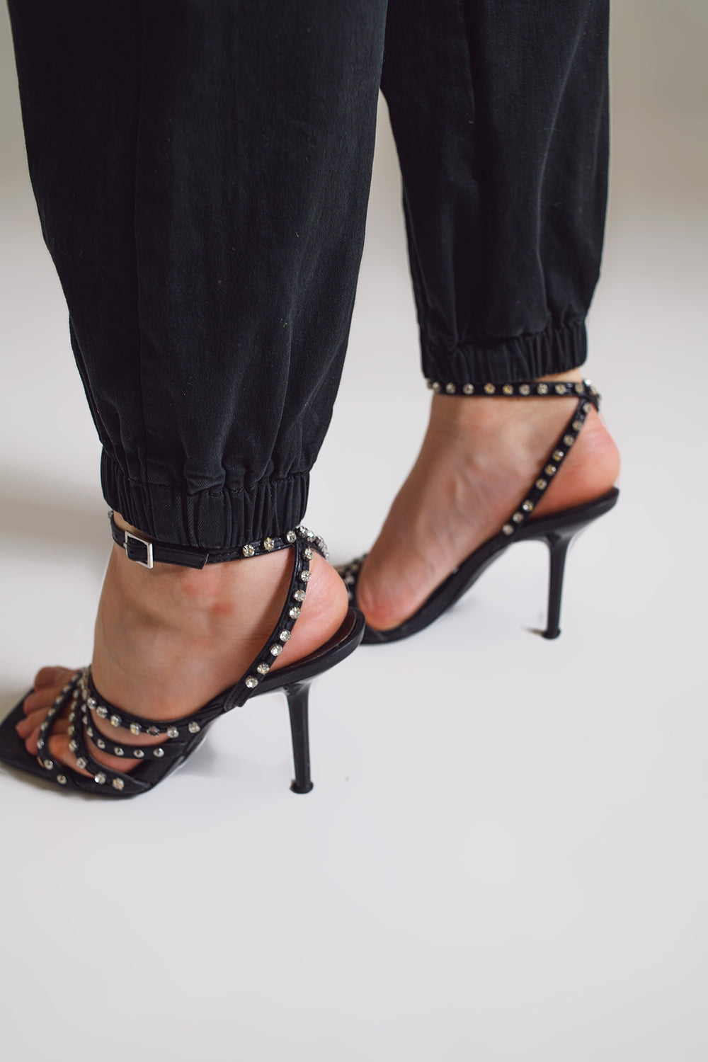 black cargo pants with elasticated waist and hem - Trousers