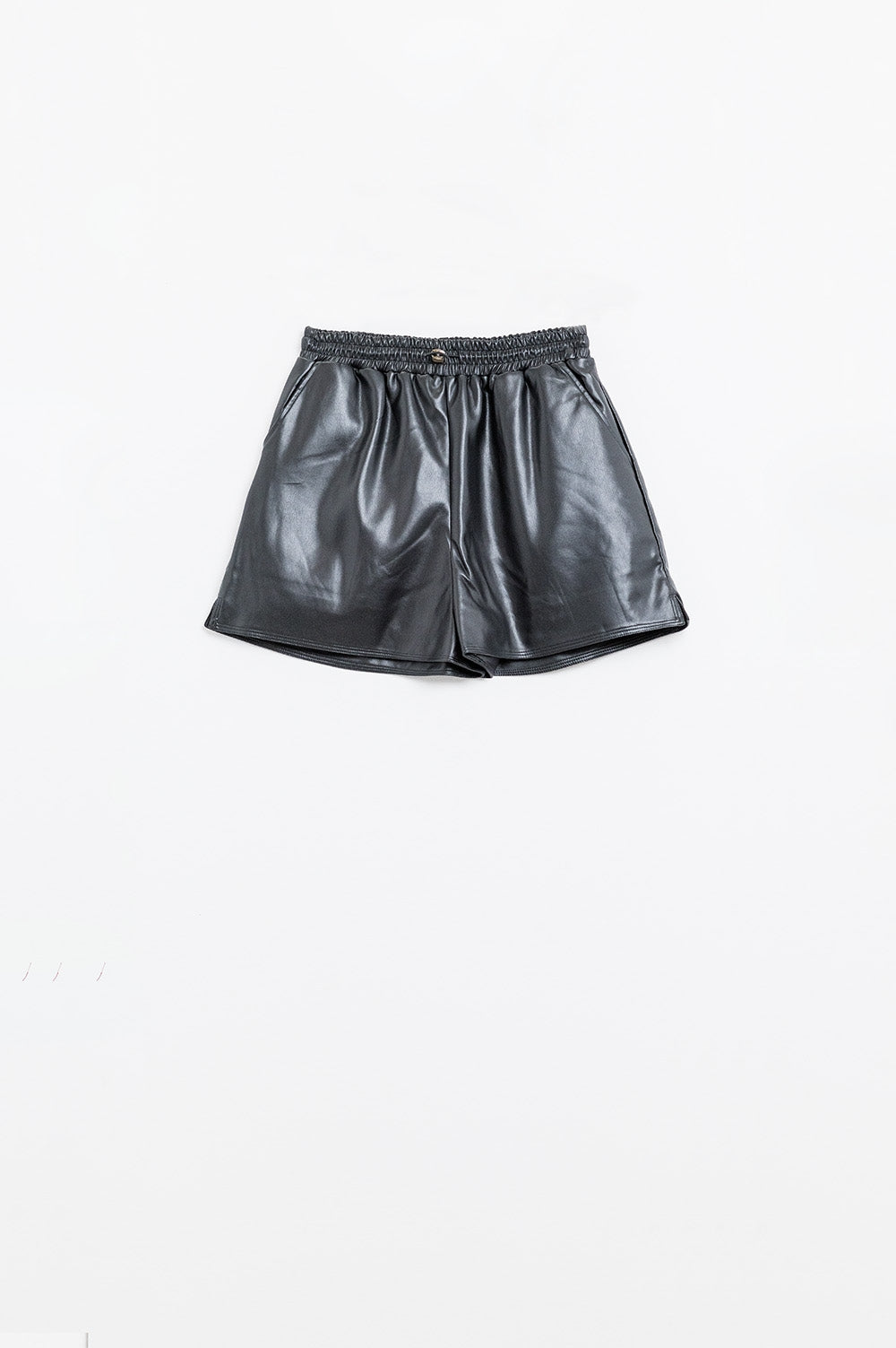 Black faux leather shorts with gathering at the waist with drawstring - Trousers