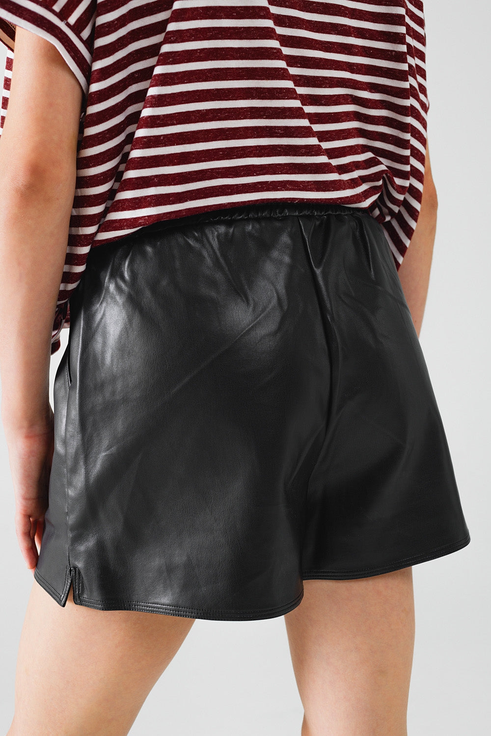 Black faux leather shorts with gathering at the waist with drawstring - Trousers