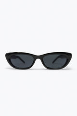 Óculos de Sol Finos com Lentes Tipo Olho de Gato Pretos Brilhantes e Detalhe de Logótipo em Metal
