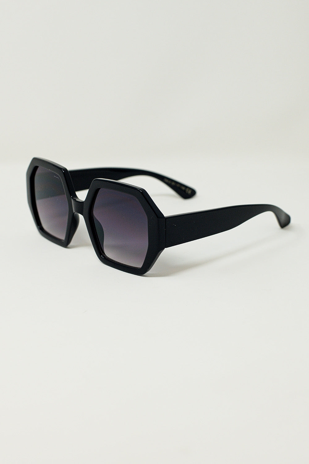 Black Hexagonal Oversized Sunglasses In Vintage - Sunglasses