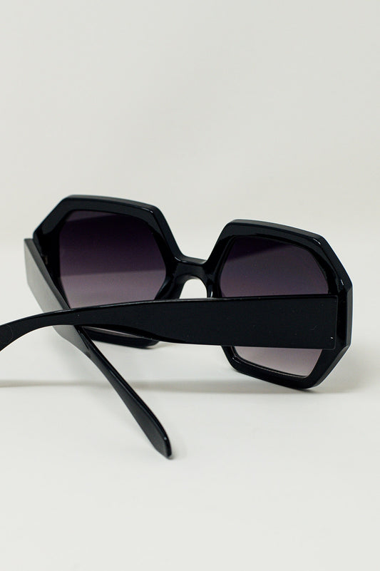 Black Hexagonal Oversized Sunglasses In Vintage - Sunglasses