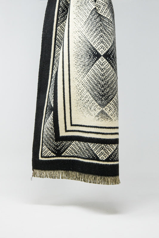Black knitted scarf with geometric print - Scarves