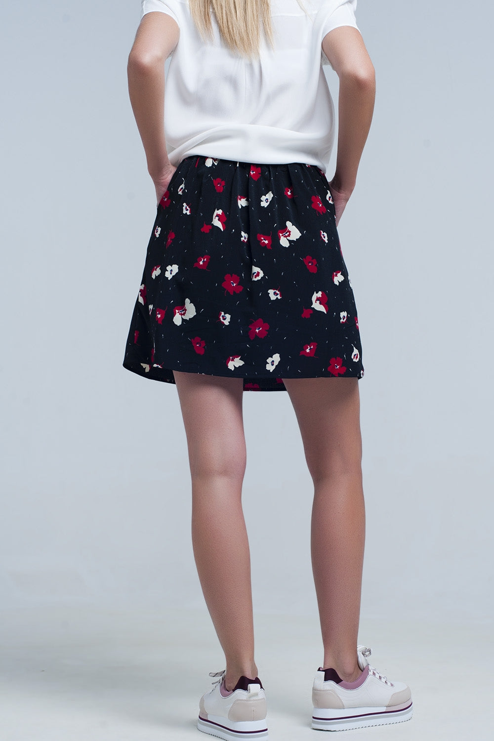 Black mini skirt with floral pattern - Skirts
