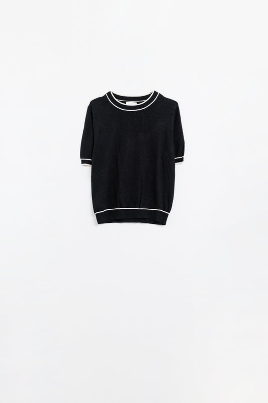 Black short sleeve sweater with white line detail - T-shirts