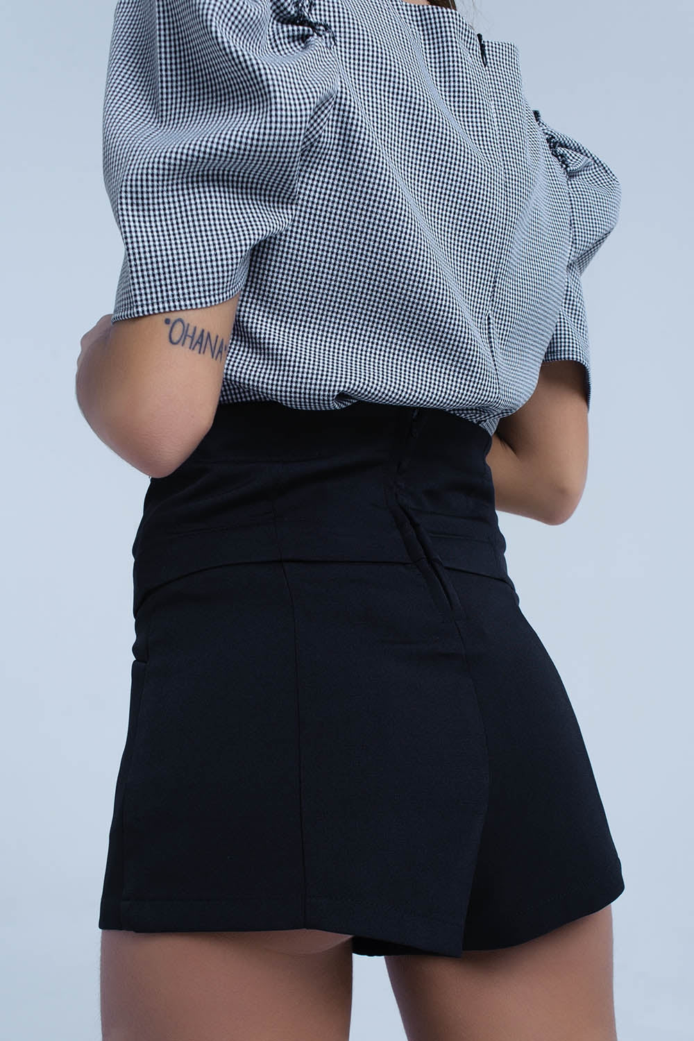 Black short with tie detail - Trousers