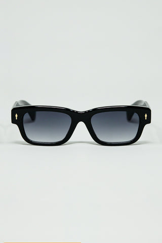 Lunettes de soleil noires à monture ovale avec détails dorés