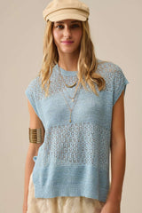 Camisola azul com malha aberta macia e mangas caídas