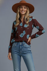 Chemise marron boutonnée à imprimé floral bleu clair en satin