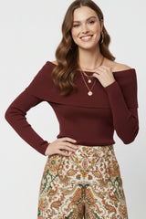 Pull bordeaux en maille côtelée fine à large encolure bateau