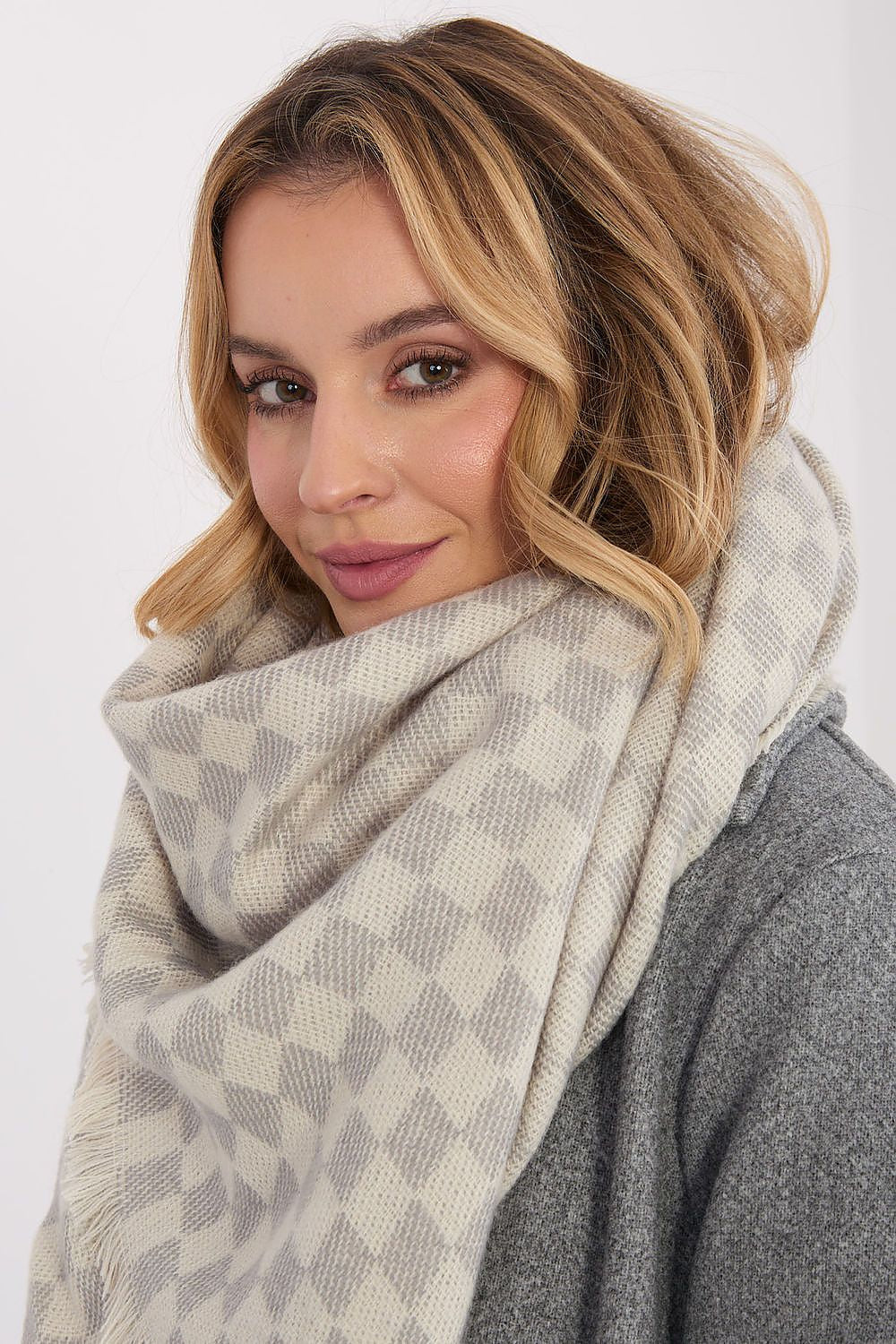 Checked Pattern Shawl for Women - Stylish & Versatile - Scarves