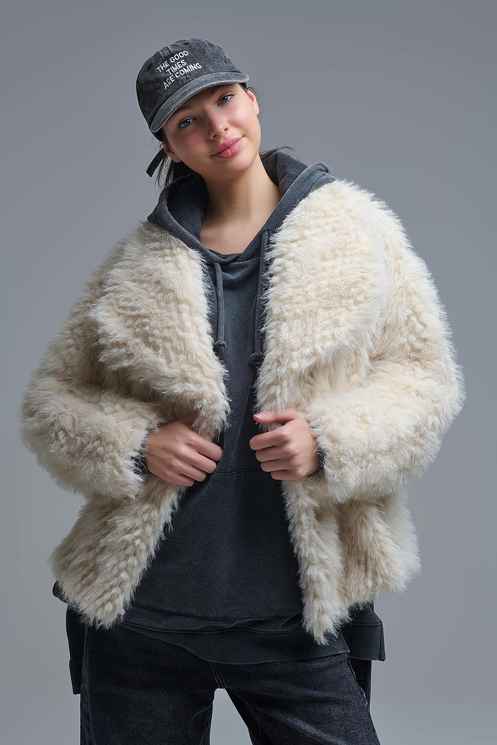 Chic beige Faux Fur Jacket with a wide neck - Coats and Jackets