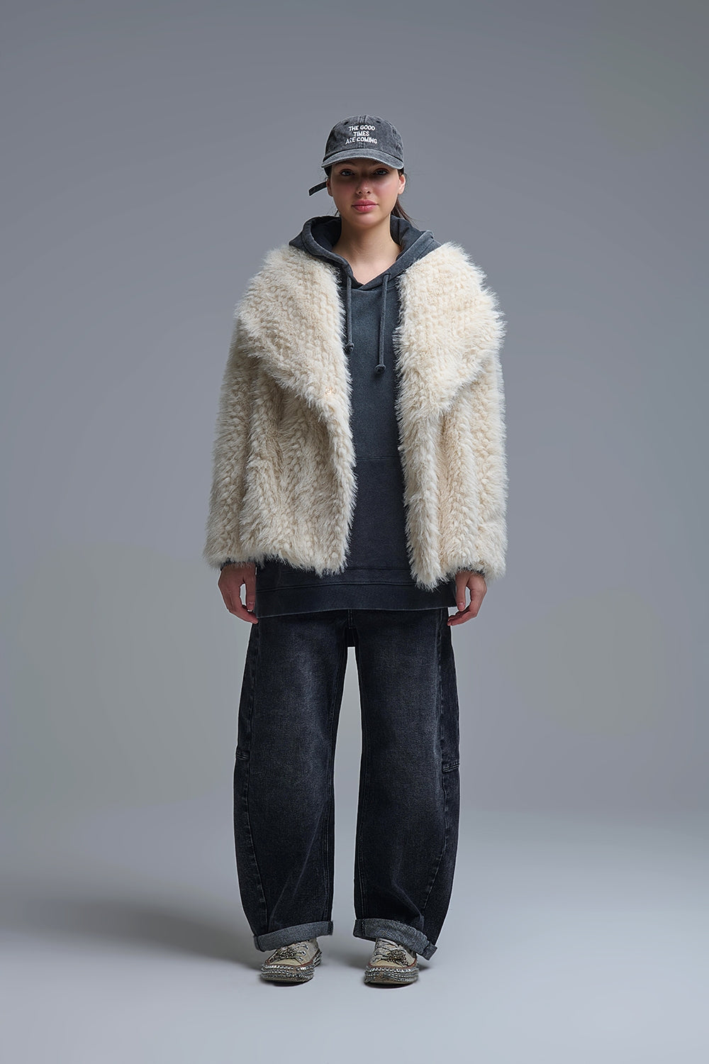 Chic beige Faux Fur Jacket with a wide neck - Coats and Jackets