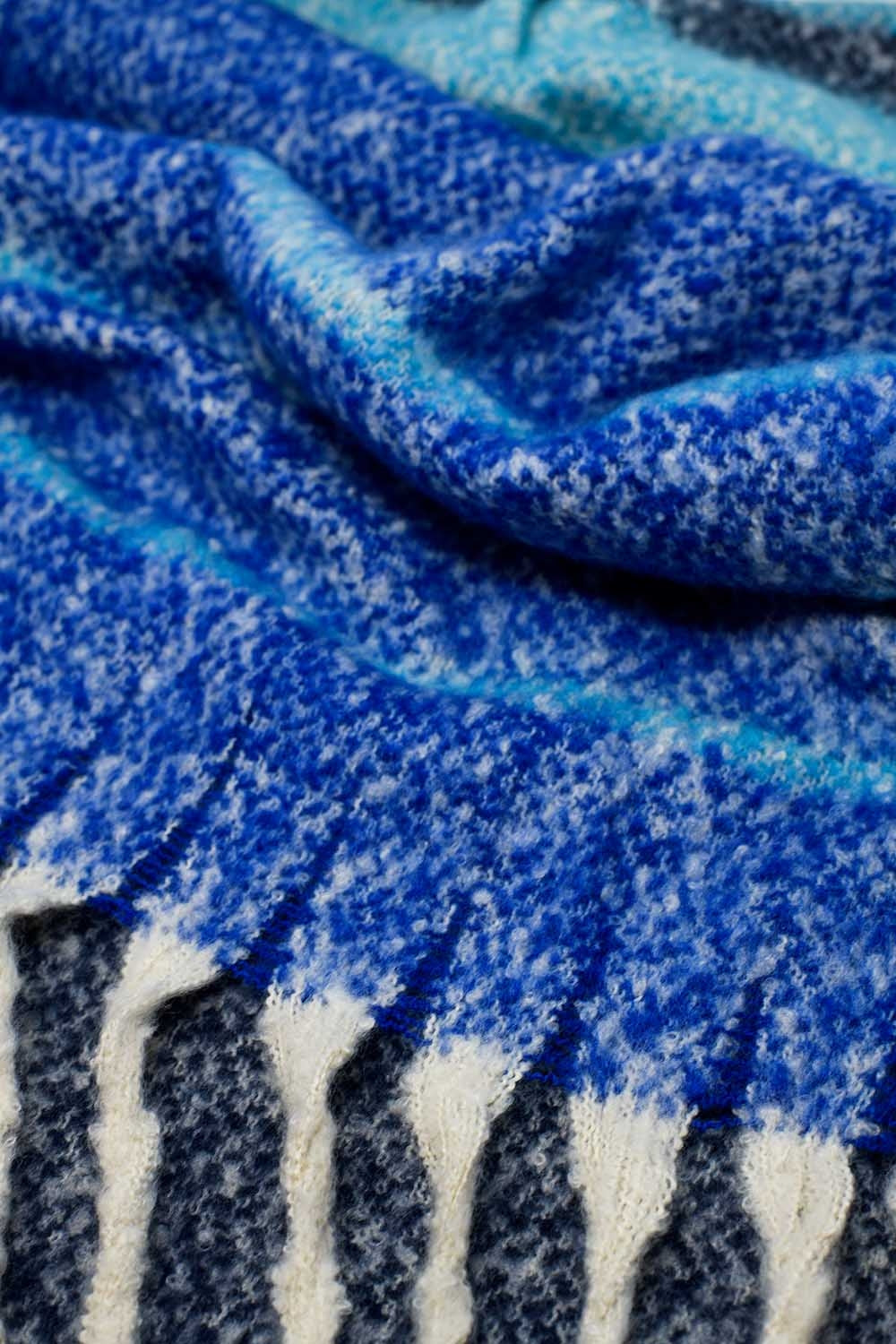 Chunky scarf with stripes in blue - Scarves