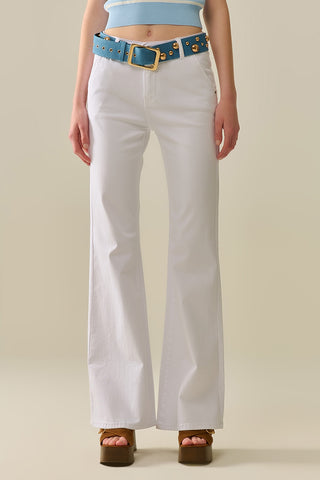 Pantalon évasé blanc extensible et confortable