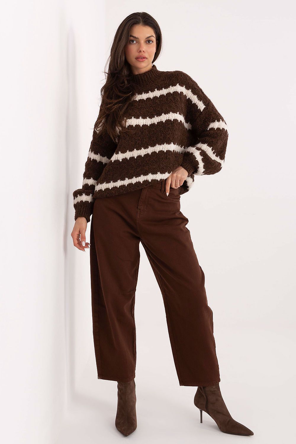 Cotton Blend Balloon Jeans for Women brown - Jeans