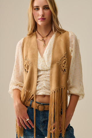 Gilet en faux daim à franges style cowgirl couleur camel