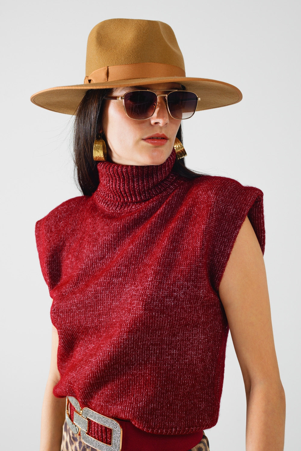 Cozy turtleneck sleeveless sweater in burgundy - Jumpers
