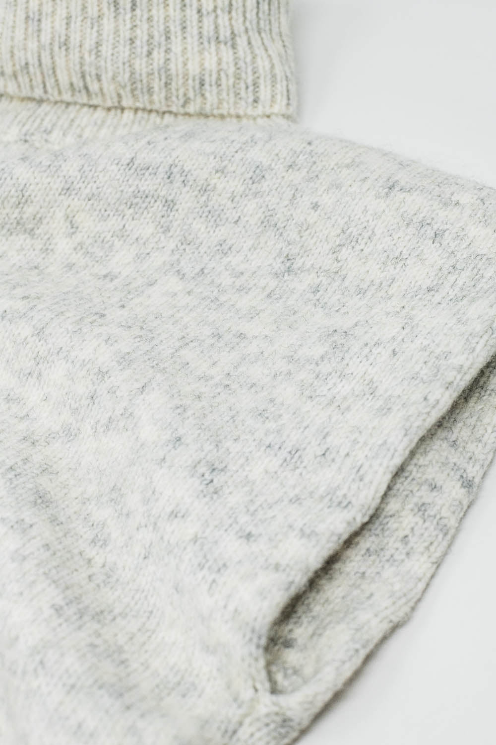Cozy turtleneck sleeveless sweater in grey - Jumpers