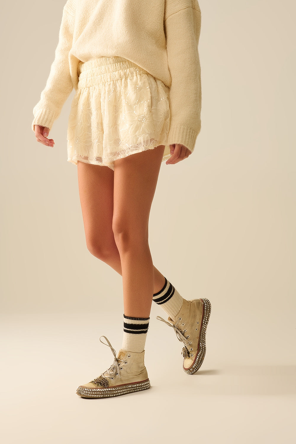 Cream embroidered shorts with sequins - Trousers