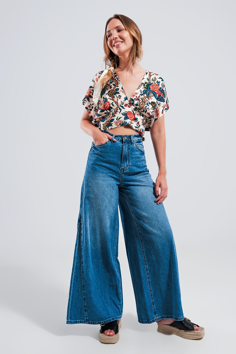 crop top with beige paisley print - Tops