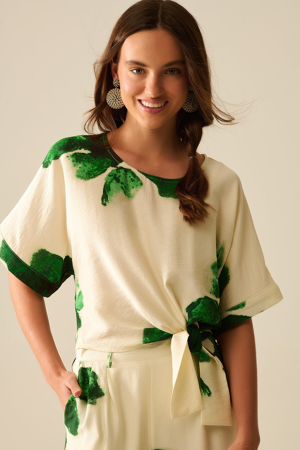 Cropped Blouse With Floral Print in Green Tied At The Waist - Blouses