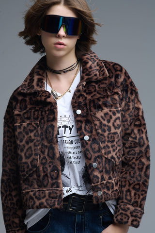 Cropped button-up faux fuzzy jacket in bold leopard print