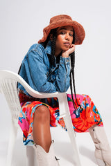 Veste courte en jean avec ourlet brut en délavage moyen